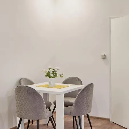 Nice And Cozy Apartment Right At Tv Tower Prague Exterior photo
