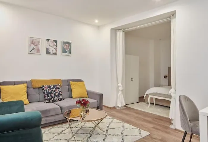 Nice And Cozy Apartment Right At Tv Tower